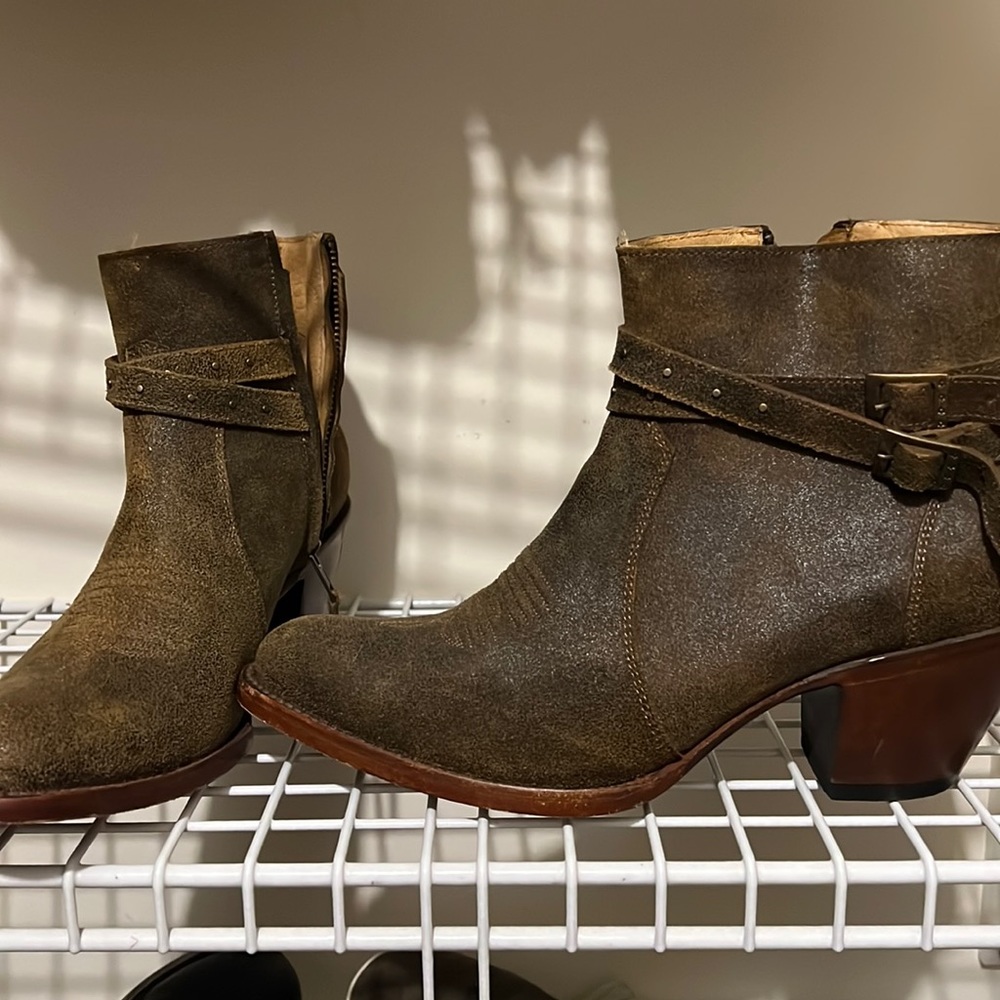 womens cowgirl boots (booties) above ankle